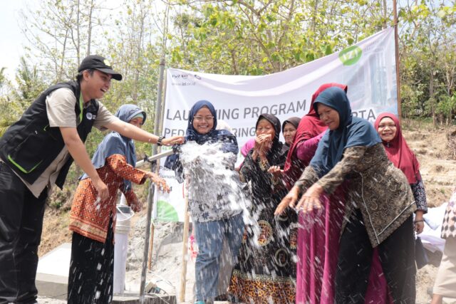 Raut Wahag Bahagia Warga Pilangroto Yogyakarta Melihat Derasnya Air di Peresmian Sumur Bor
