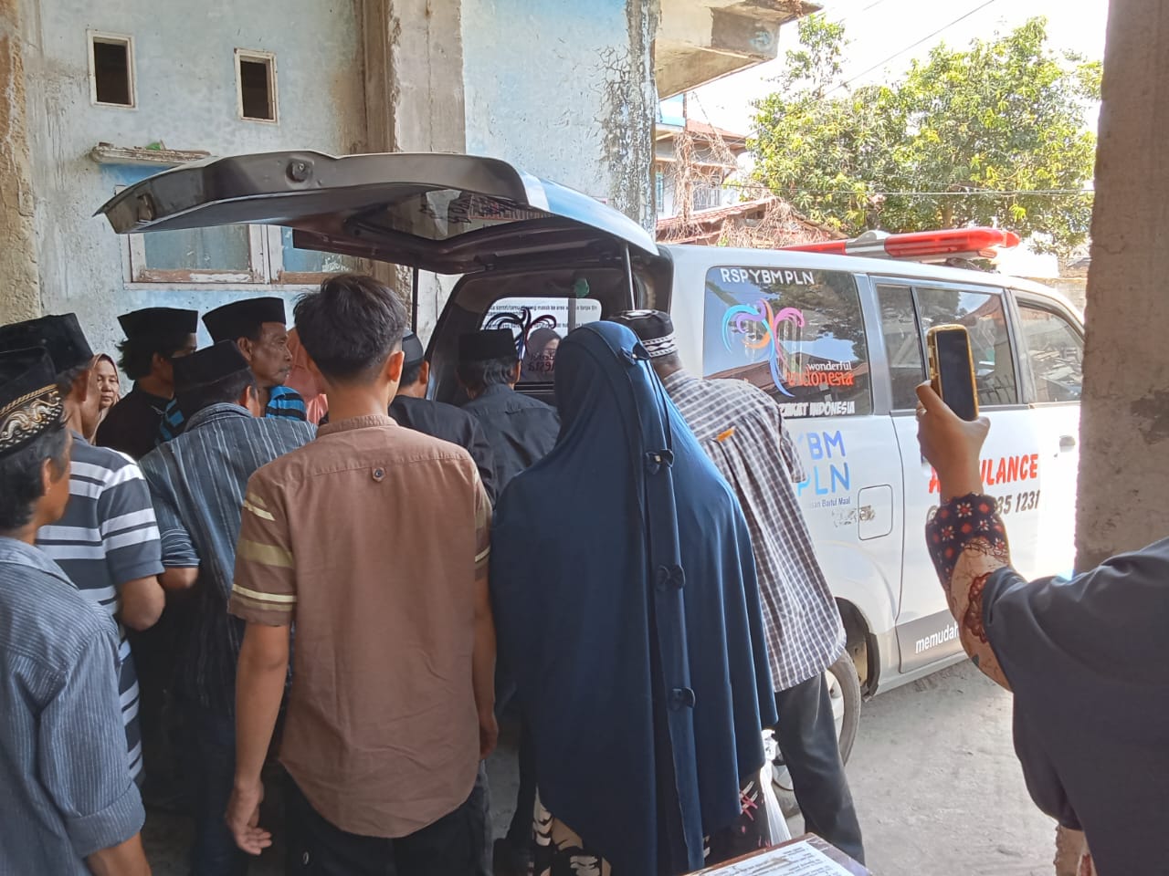 Layanan Ambulans Gratis IZI Sulsel dan YBM PLN