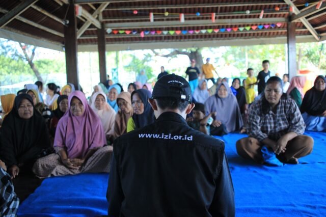 Kolaborasi IZI - Zakatpedia & Goinfak Bagikan Sembako untuk Keluarga Duafa di Kepulauan Seribu