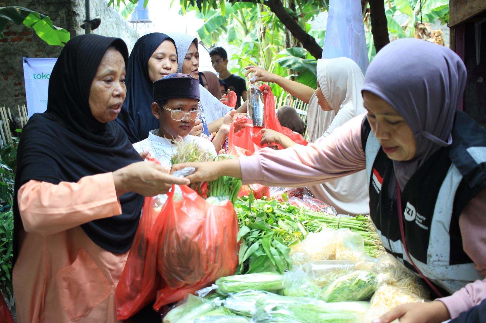 Penyaluran Paket Pangan