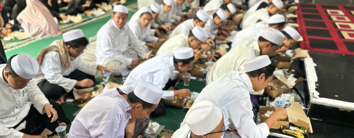 Makan Siang Gratis untuk Penghafal Qur'an