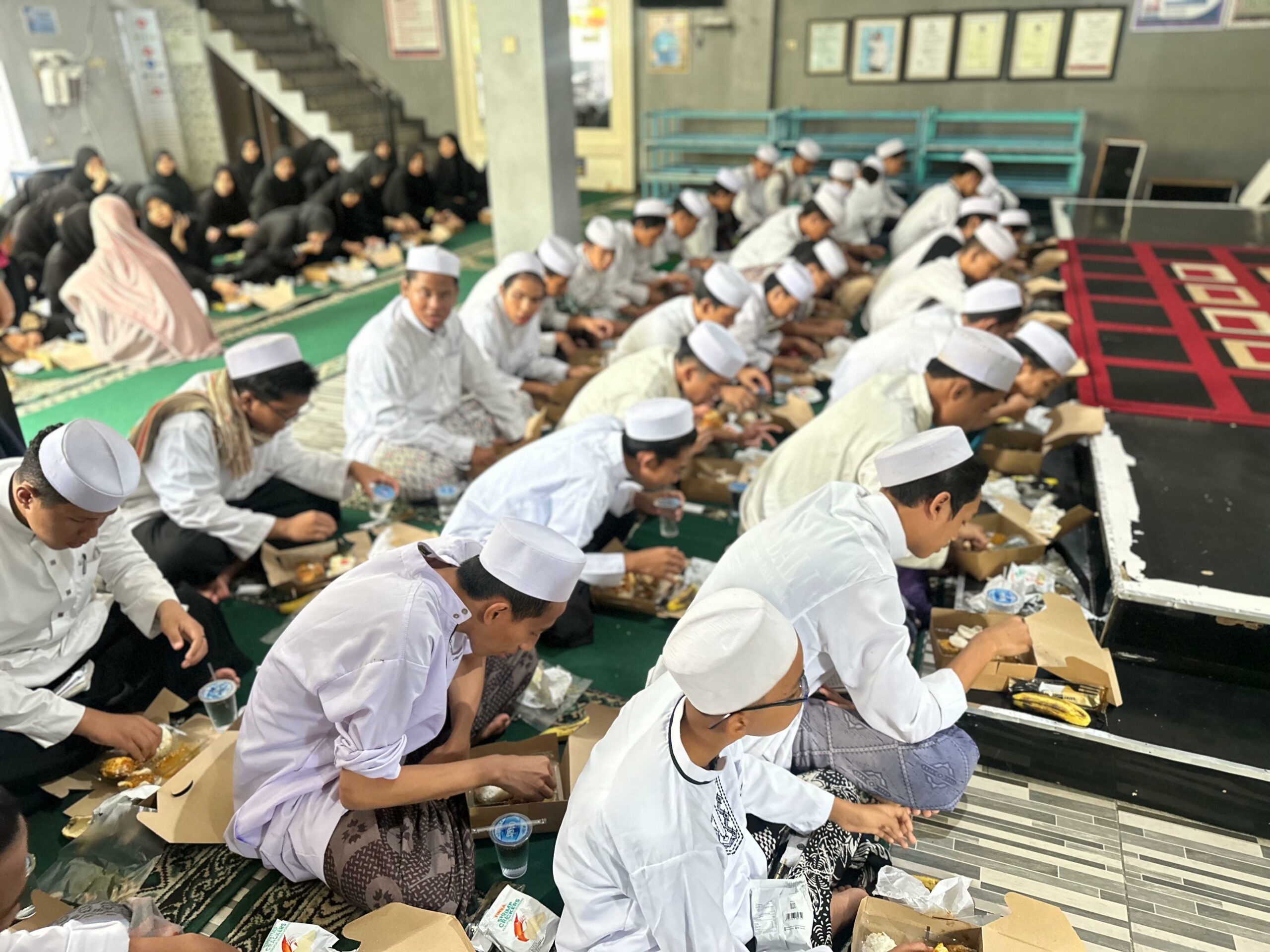 Makan Siang Gratis untuk Penghafal Qur'an