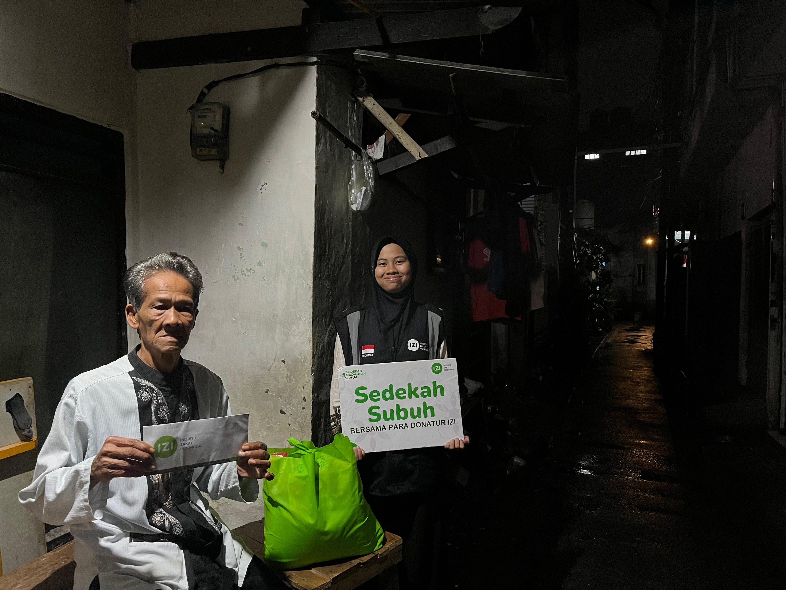 Sedekah Subuh untuk Pak Rosad, Lansia Pekerja Keras