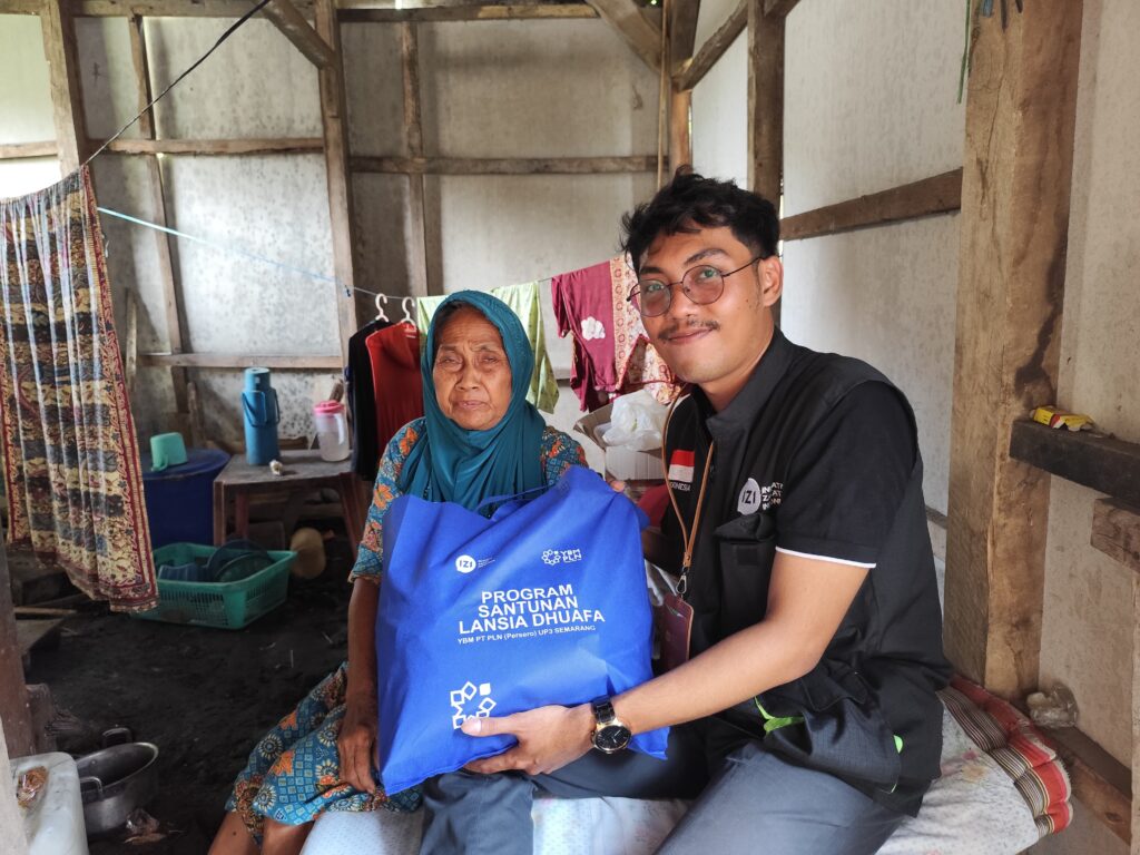 Bantuan Paket Sembako untuk Lansia Duafa