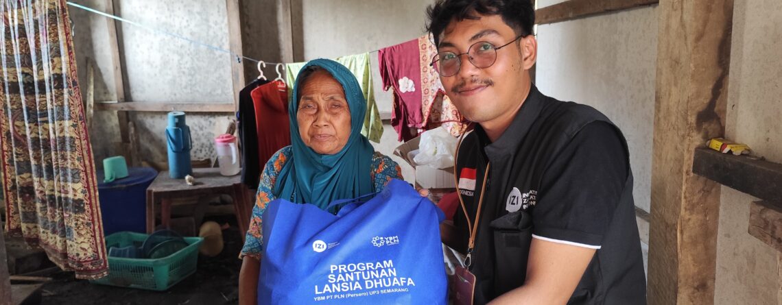 Bantuan Paket Sembako untuk Lansia Duafa