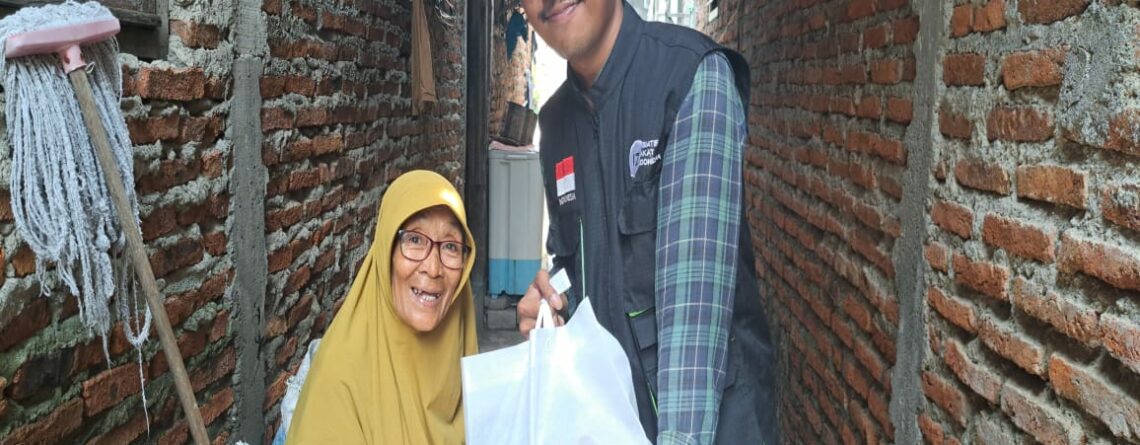 Bantuan Paket Sembako untuk Lansia